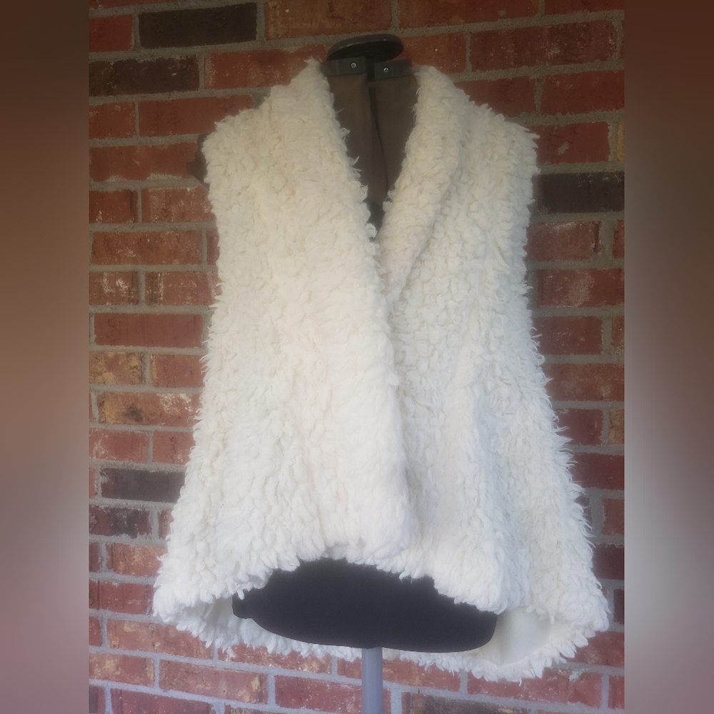 A flirty, White, faux fur vest with pockets. Never worn. made by *i joah*
